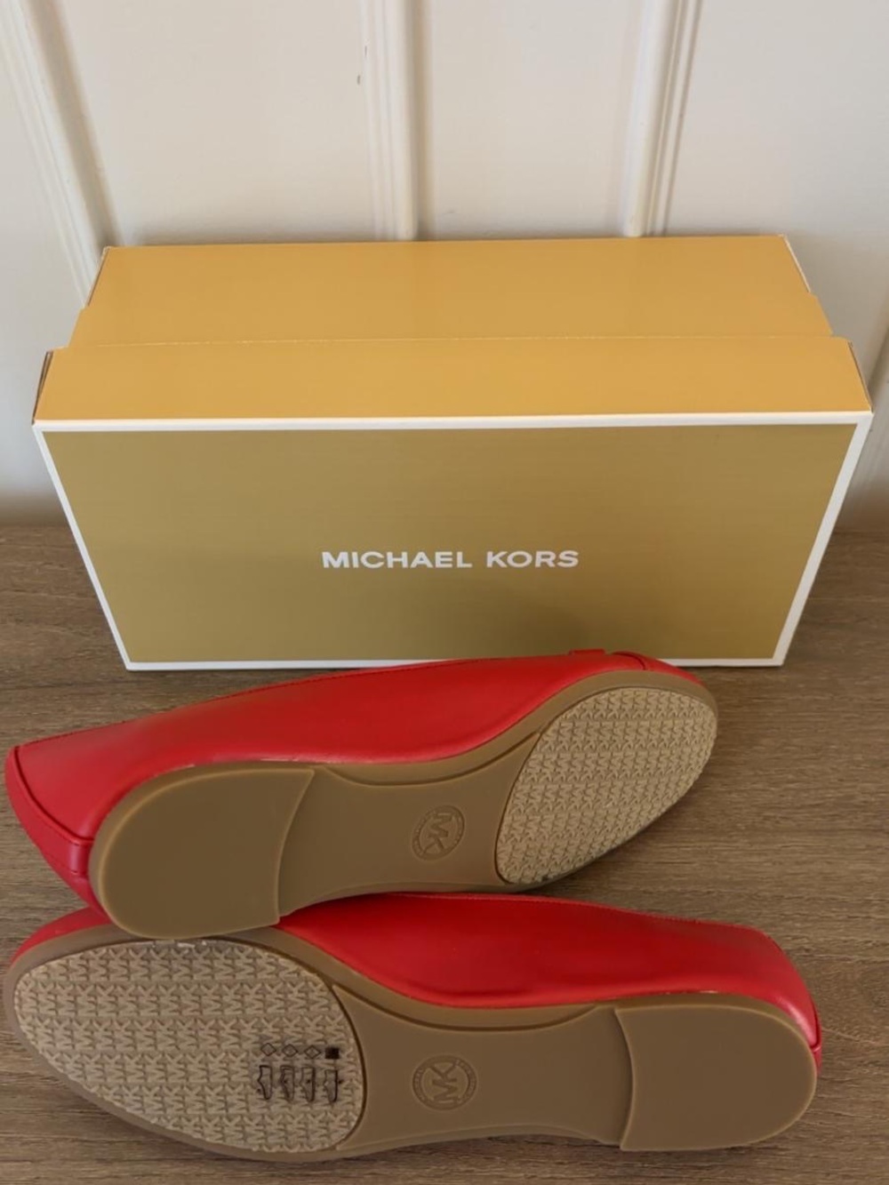 Michael Kors Bright Red Faux Leather Ballet Flats Bow Logo Size 8 - Picture 4 of 4